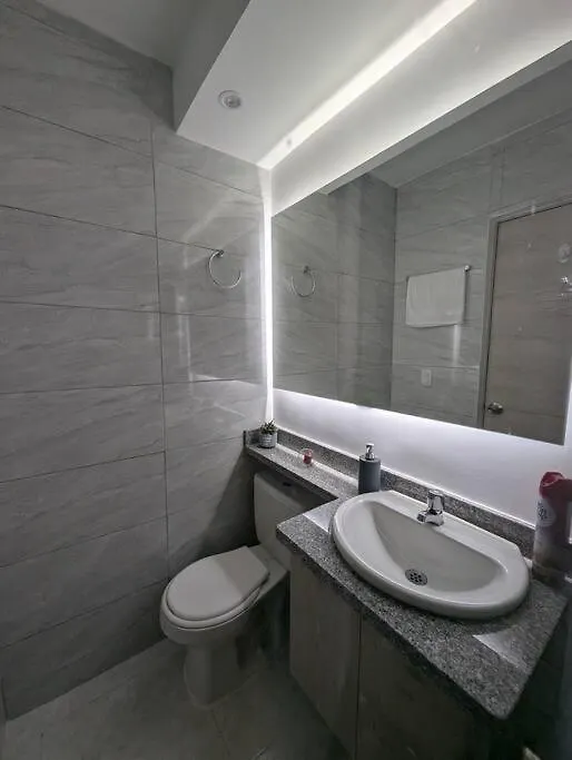 Apartamento Con 3 Habitaciones Y Vista Directa Al Mar Cartagena